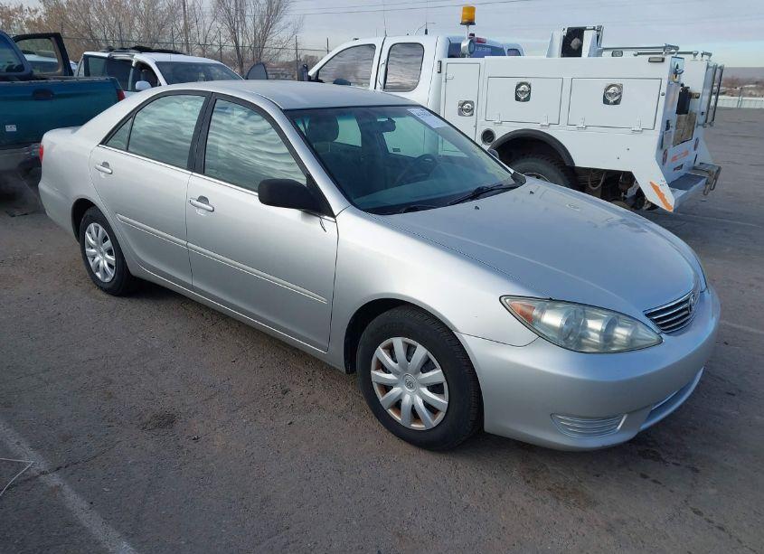2005 Toyota Camry STD (VIN 4T1BE32K65U612354) main photo