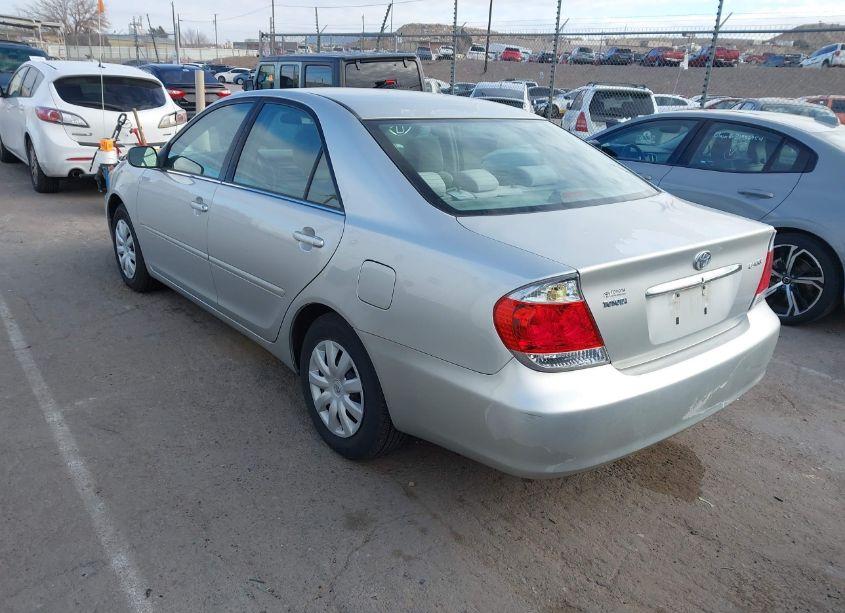 Photo 3 of 2005 Toyota Camry STD (VIN 4T1BE32K65U612354)