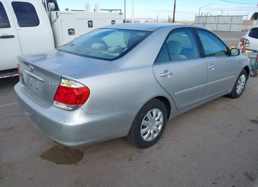 Photo 4 of 2005 Toyota Camry STD (VIN 4T1BE32K65U612354)