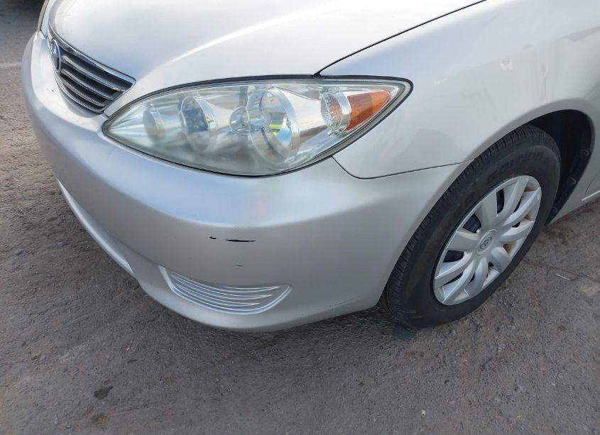 Photo 6 of 2005 Toyota Camry STD (VIN 4T1BE32K65U612354)