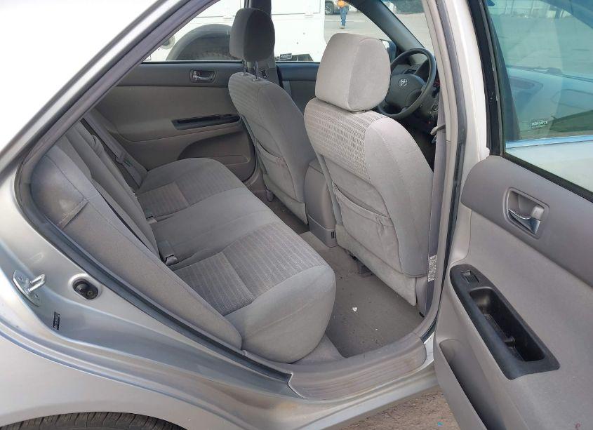 Photo 8 of 2005 Toyota Camry STD (VIN 4T1BE32K65U612354)