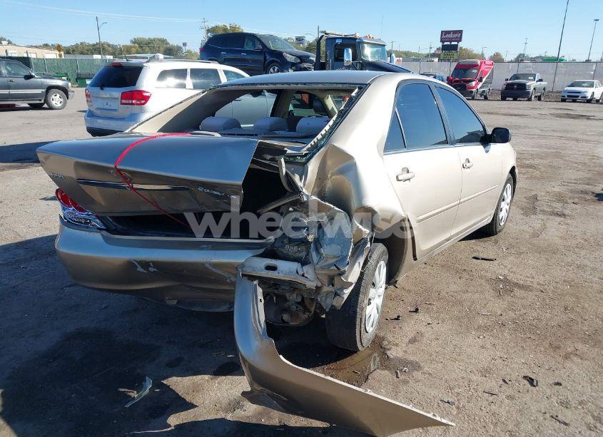 Photo 4 of 2005 Toyota Camry STD (VIN 4T1BE32K65U631258)