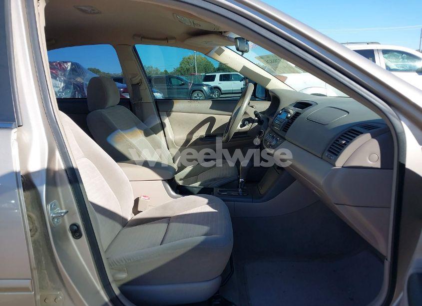 Photo 5 of 2005 Toyota Camry STD (VIN 4T1BE32K65U631258)