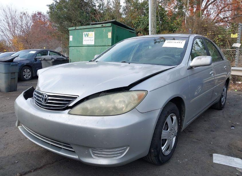 Photo 2 of 2005 Toyota Camry LE (VIN 4T1BE32K65U637805)
