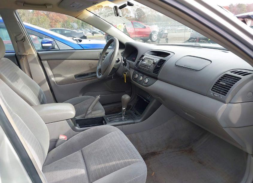 Photo 5 of 2005 Toyota Camry LE (VIN 4T1BE32K65U637805)