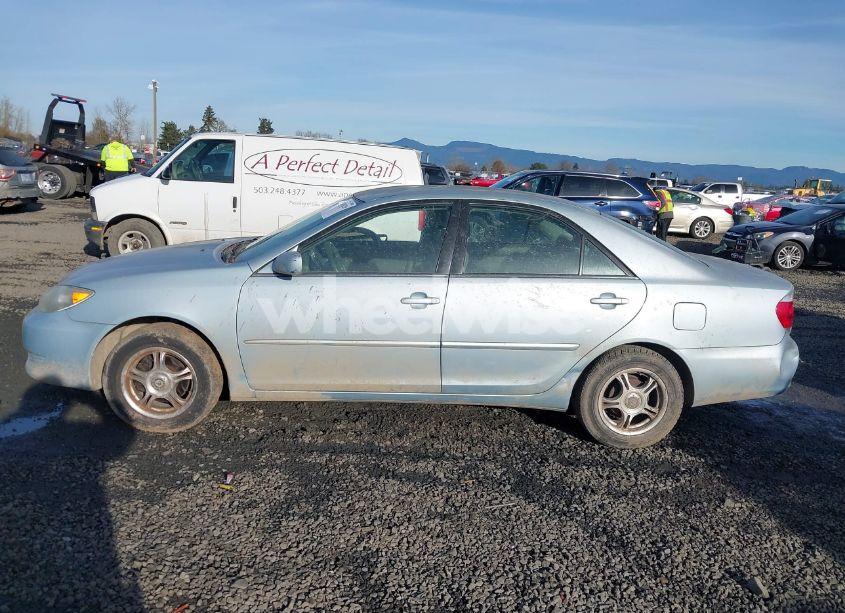 Photo 15 of 2005 Toyota Camry LE (VIN 4T1BE32K65U949834)