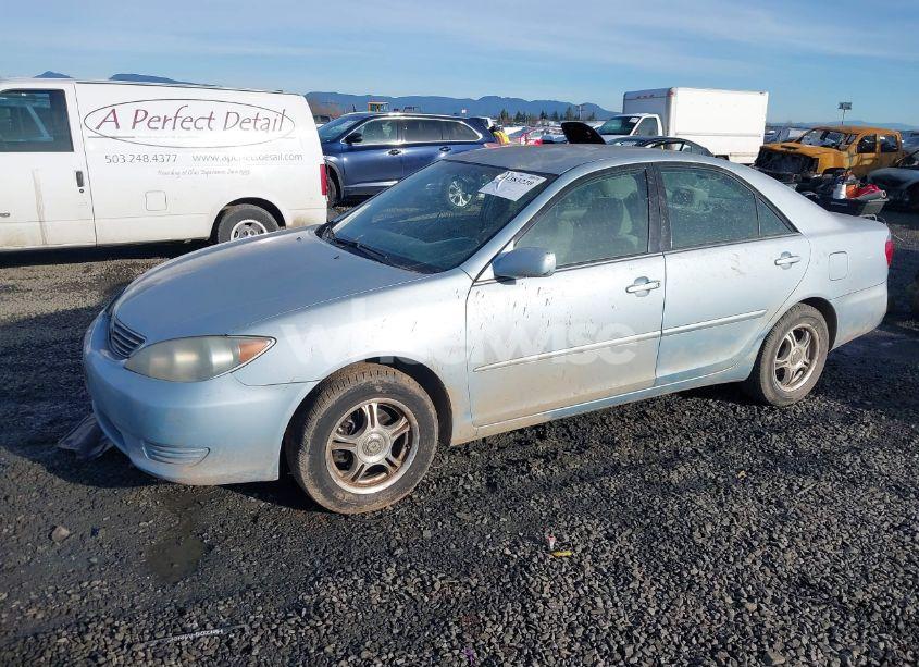 Photo 2 of 2005 Toyota Camry LE (VIN 4T1BE32K65U949834)