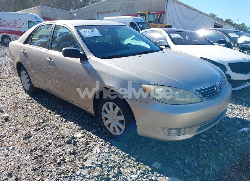 2005 Toyota Camry STD (VIN 4T1BE32K65U972644) main photo