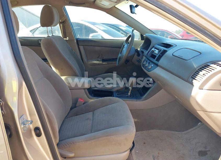 Photo 5 of 2005 Toyota Camry STD (VIN 4T1BE32K65U972644)