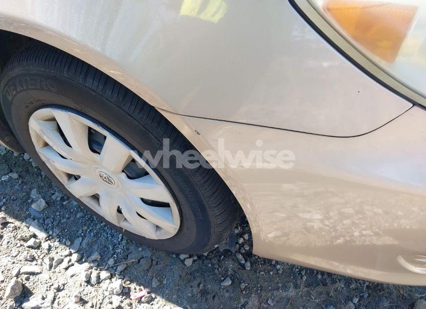 Photo 6 of 2005 Toyota Camry STD (VIN 4T1BE32K65U972644)