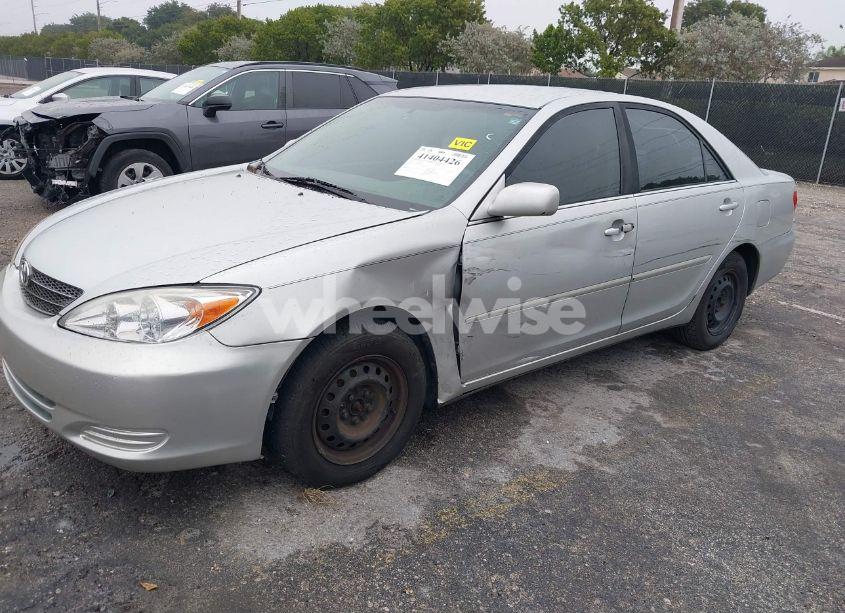 Photo 2 of 2005 Toyota Camry LE (VIN 4T1BE32K65U989539)