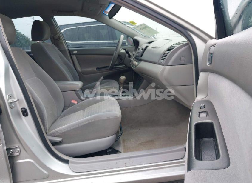Photo 5 of 2005 Toyota Camry LE (VIN 4T1BE32K65U989539)