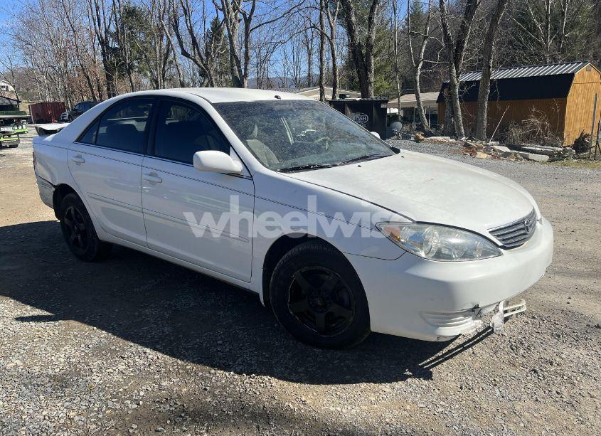 2006 Toyota Camry LE (VIN 4T1BE32K66U692174) main photo