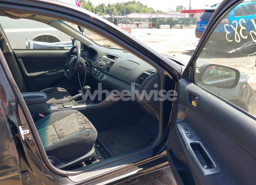 Photo 5 of 2002 Toyota Camry SE (VIN 4T1BE32K72U004323)