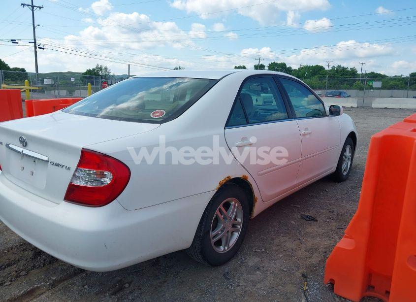 Photo 4 of 2002 Toyota Camry LE (VIN 4T1BE32K72U018464)
