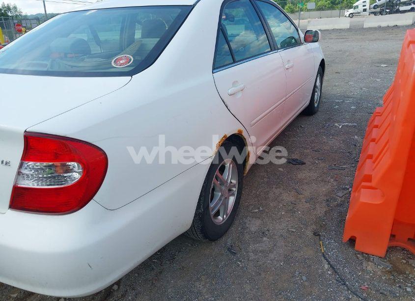 Photo 6 of 2002 Toyota Camry LE (VIN 4T1BE32K72U018464)