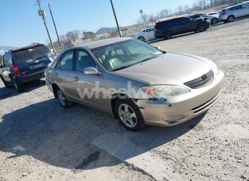 2002 Toyota Camry LE (VIN 4T1BE32K72U046149) main photo