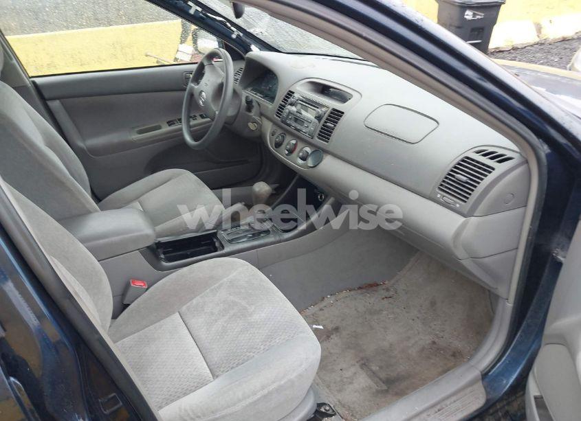 Photo 5 of 2002 Toyota Camry LE (VIN 4T1BE32K72U502618)