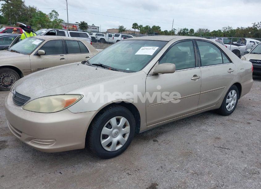 Photo 2 of 2002 Toyota Camry LE (VIN 4T1BE32K72U587489)