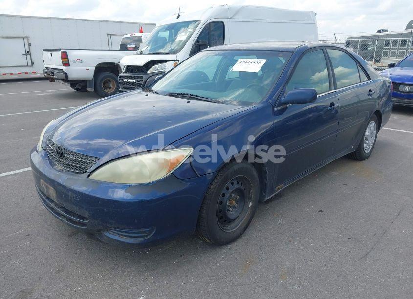 Photo 2 of 2002 Toyota Camry LE (VIN 4T1BE32K72U592398)