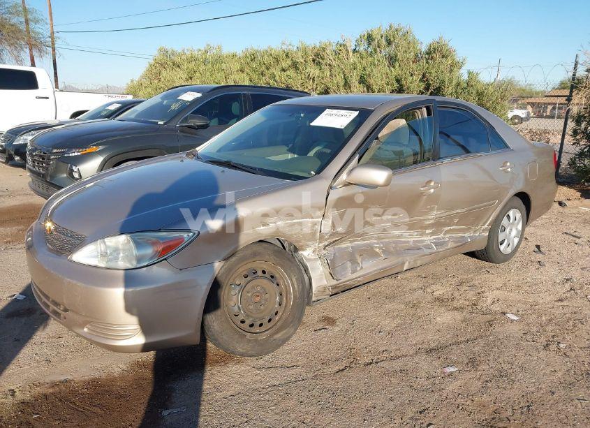 Photo 2 of 2002 Toyota Camry LE (VIN 4T1BE32K72U605523)