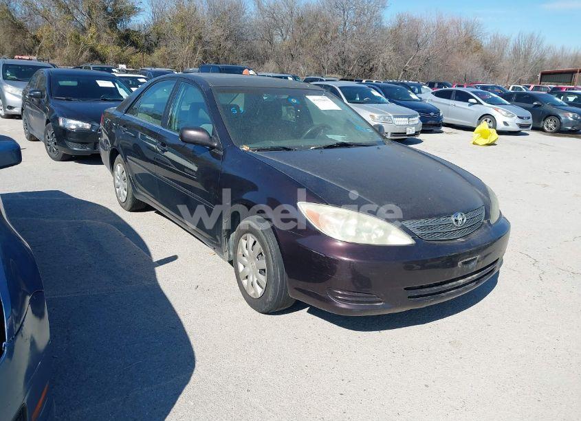 2002 Toyota Camry LE (VIN 4T1BE32K72U630826) main photo
