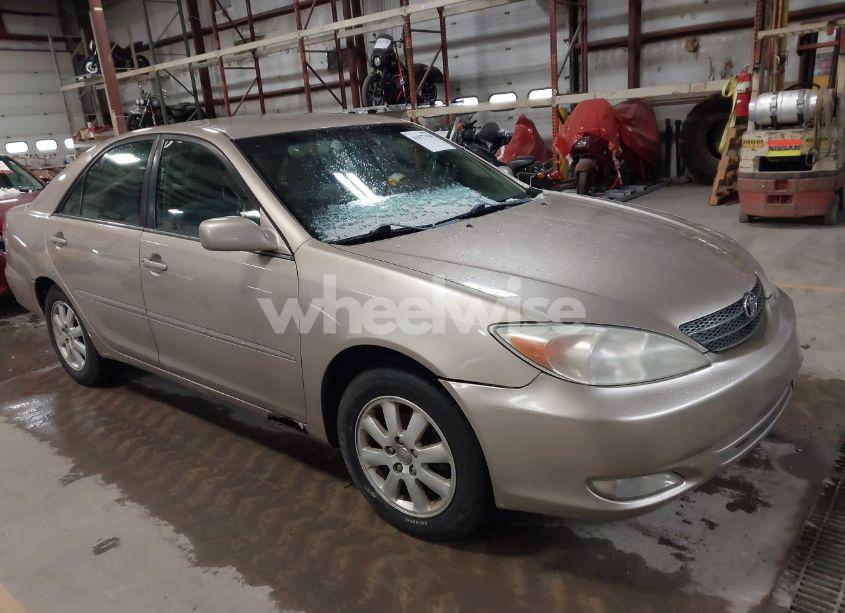 2003 Toyota Camry XLE (VIN 4T1BE32K73U136399) main photo