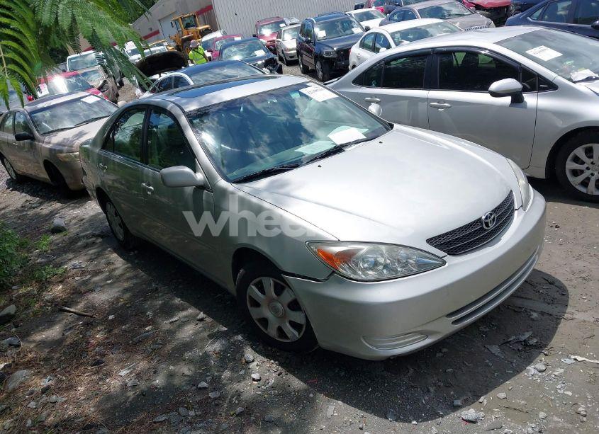 2003 Toyota Camry LE (VIN 4T1BE32K73U157902) main photo