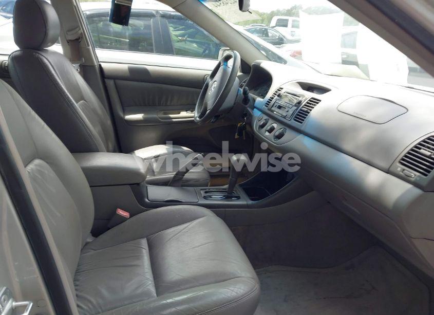 Photo 5 of 2003 Toyota Camry LE (VIN 4T1BE32K73U157902)