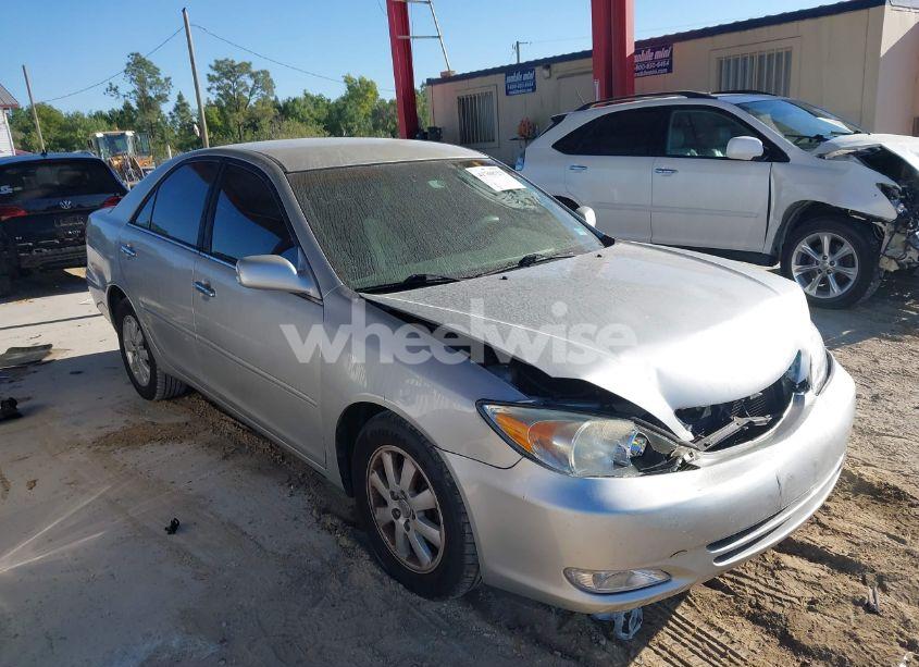 2003 Toyota Camry LE (VIN 4T1BE32K73U163330) main photo