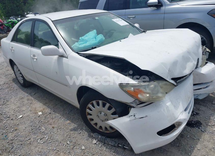 2003 Toyota Camry XLE (VIN 4T1BE32K73U170956) main photo