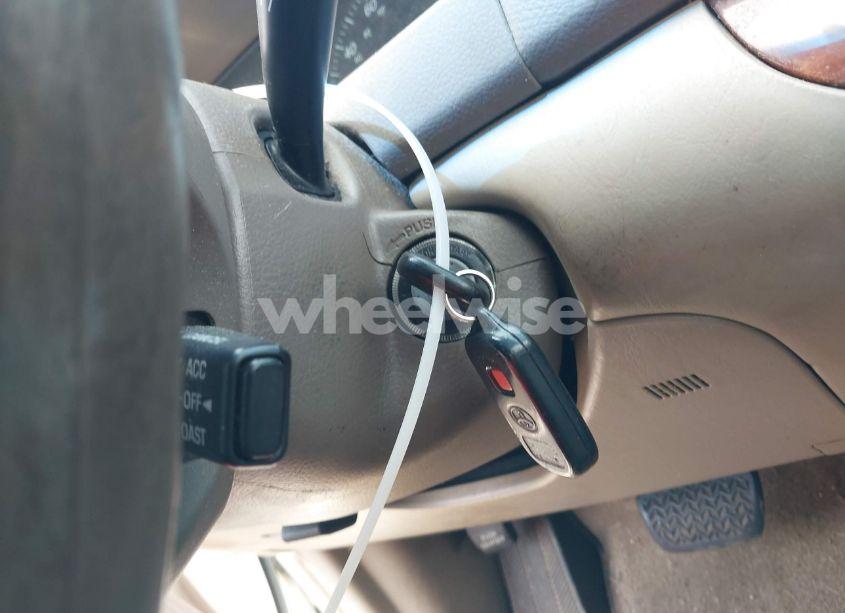 Photo 11 of 2003 Toyota Camry XLE (VIN 4T1BE32K73U170956)