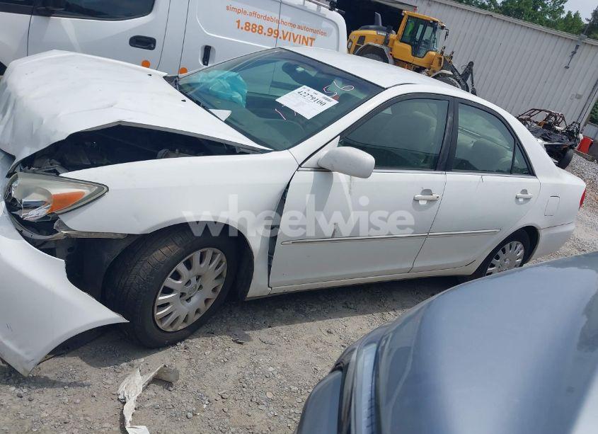 Photo 14 of 2003 Toyota Camry XLE (VIN 4T1BE32K73U170956)