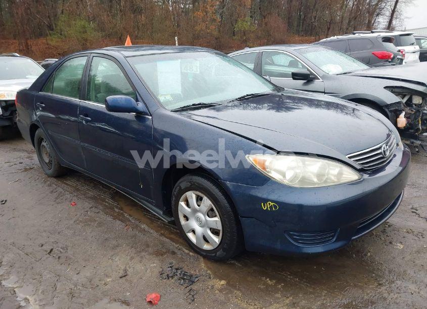 2003 Toyota Camry LE (VIN 4T1BE32K73U202840) main photo