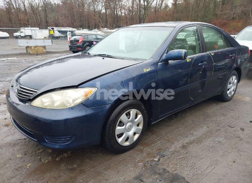 Photo 2 of 2003 Toyota Camry LE (VIN 4T1BE32K73U202840)