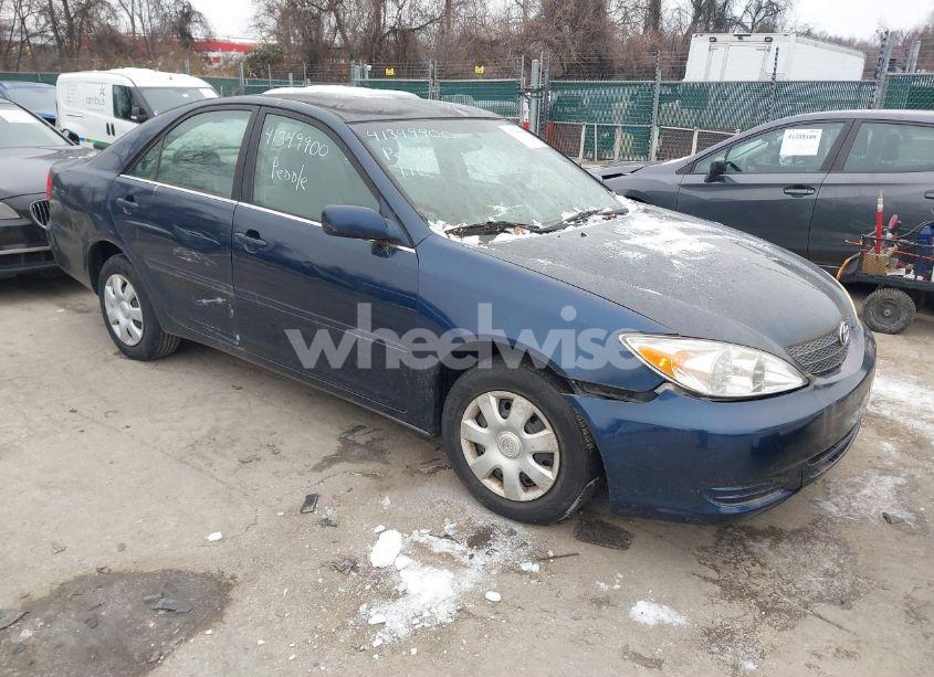 2003 Toyota Camry LE (VIN 4T1BE32K73U218309) main photo