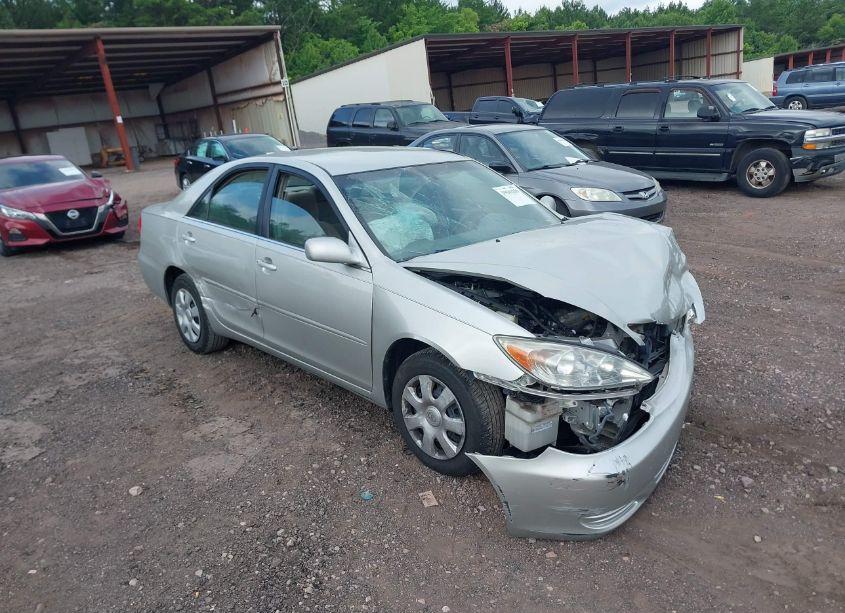 2003 Toyota Camry LE (VIN 4T1BE32K73U238818) main photo