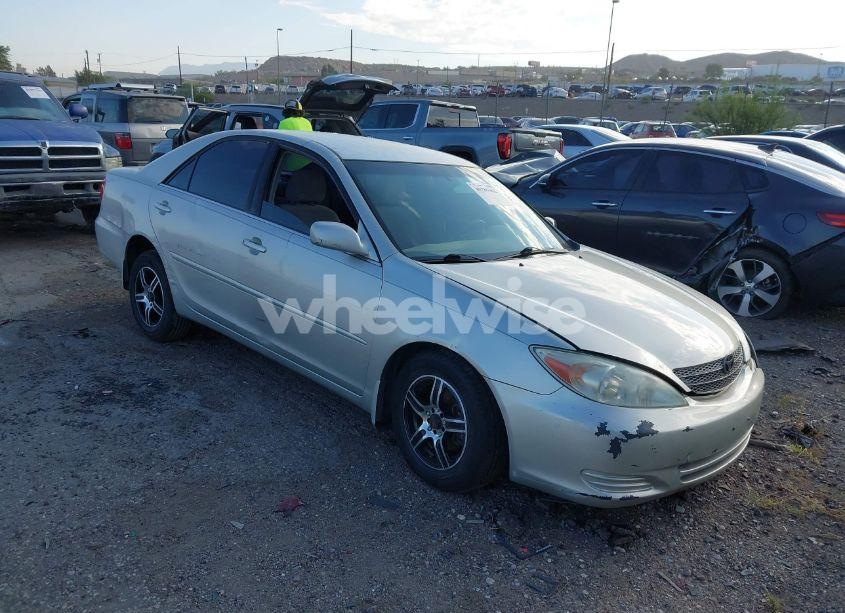2003 Toyota Camry LE (VIN 4T1BE32K73U712640) main photo