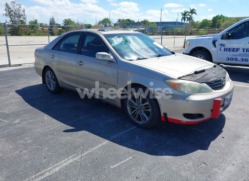 2003 Toyota Camry LE (VIN 4T1BE32K73U713951) main photo