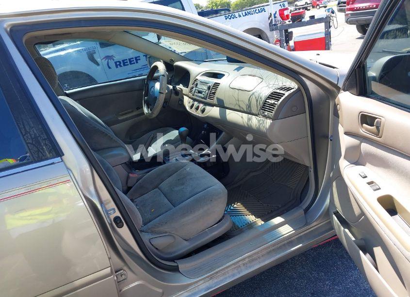 Photo 5 of 2003 Toyota Camry LE (VIN 4T1BE32K73U713951)
