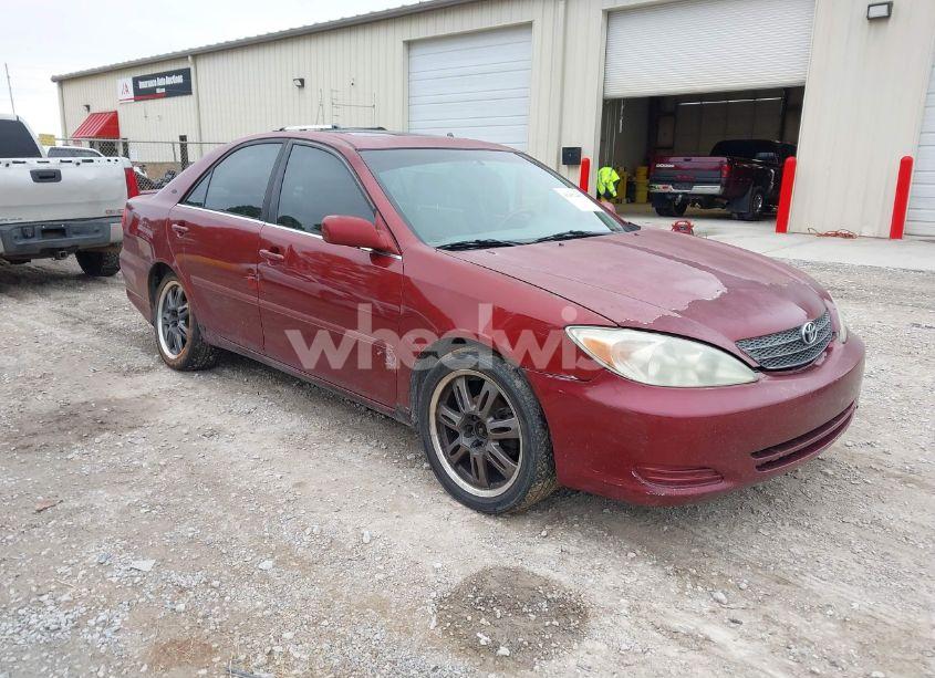 2004 Toyota Camry LE (VIN 4T1BE32K74U270671) main photo