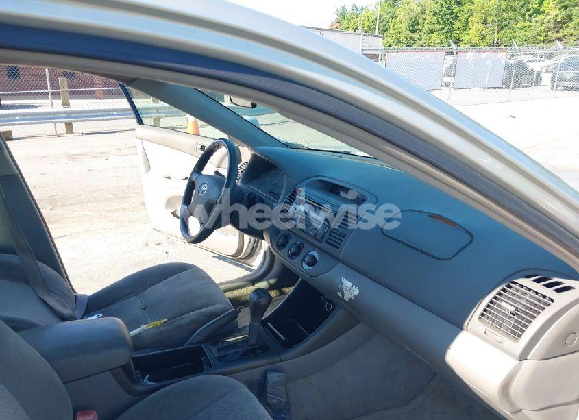 Photo 5 of 2004 Toyota Camry LE (VIN 4T1BE32K74U295599)