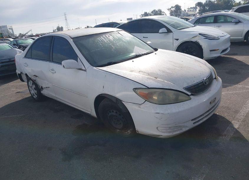 2004 Toyota Camry LE (VIN 4T1BE32K74U315477) main photo