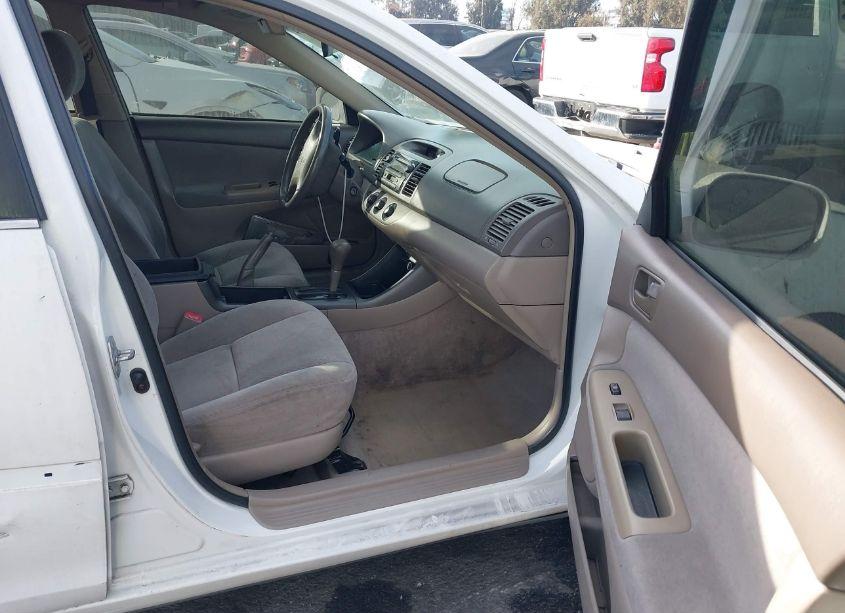 Photo 5 of 2004 Toyota Camry LE (VIN 4T1BE32K74U315477)