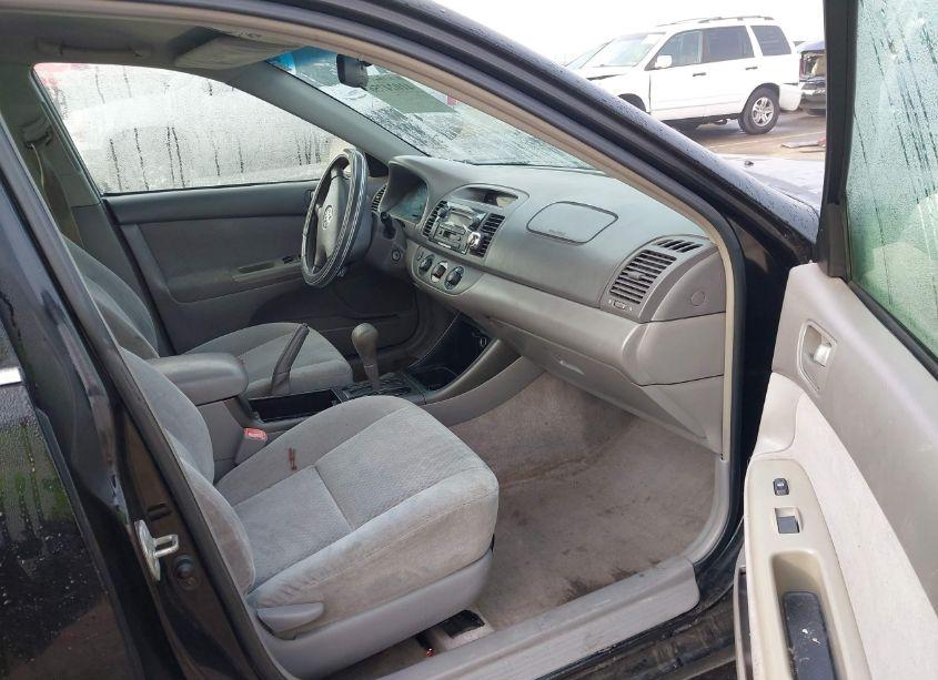 Photo 5 of 2004 Toyota Camry LE (VIN 4T1BE32K74U330545)