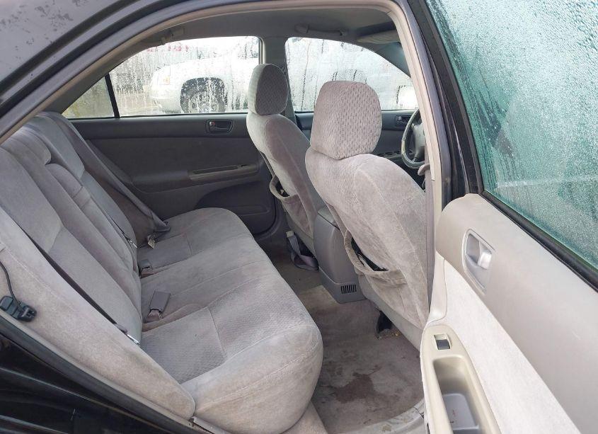 Photo 8 of 2004 Toyota Camry LE (VIN 4T1BE32K74U330545)