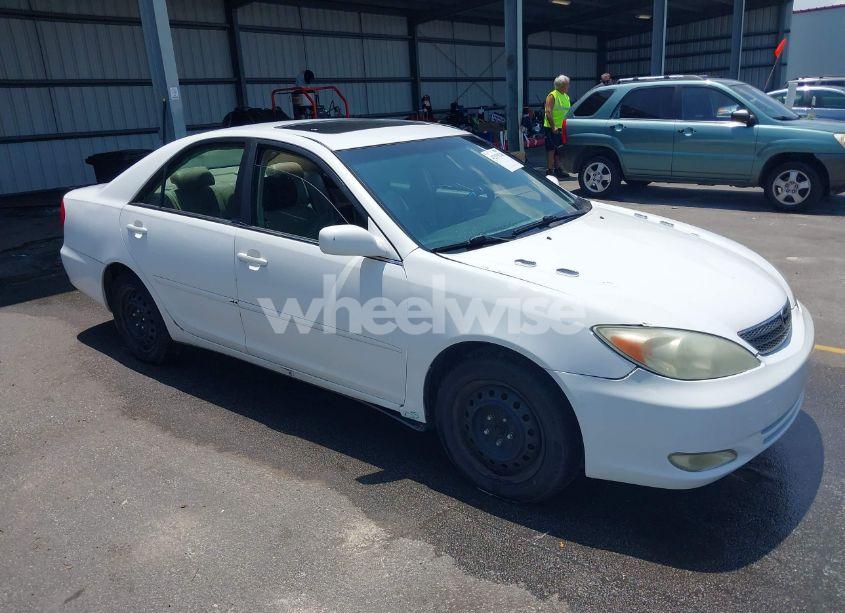 2004 Toyota Camry SE (VIN 4T1BE32K74U345949) main photo