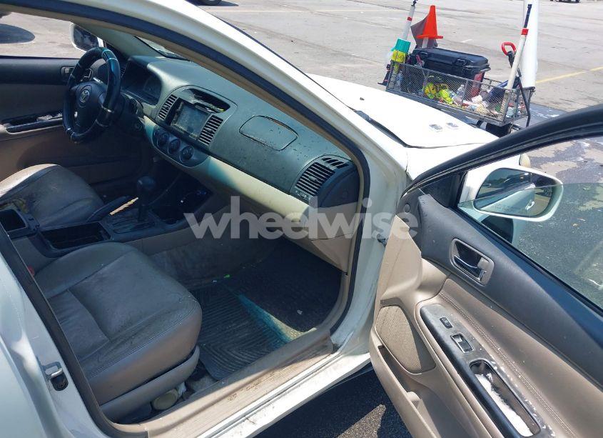 Photo 5 of 2004 Toyota Camry SE (VIN 4T1BE32K74U345949)