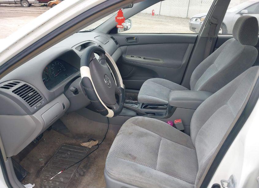 Photo 5 of 2004 Toyota Camry LE (VIN 4T1BE32K74U357955)