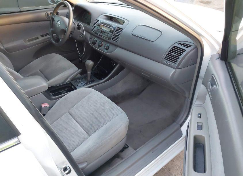 Photo 5 of 2004 Toyota Camry LE (VIN 4T1BE32K74U364498)